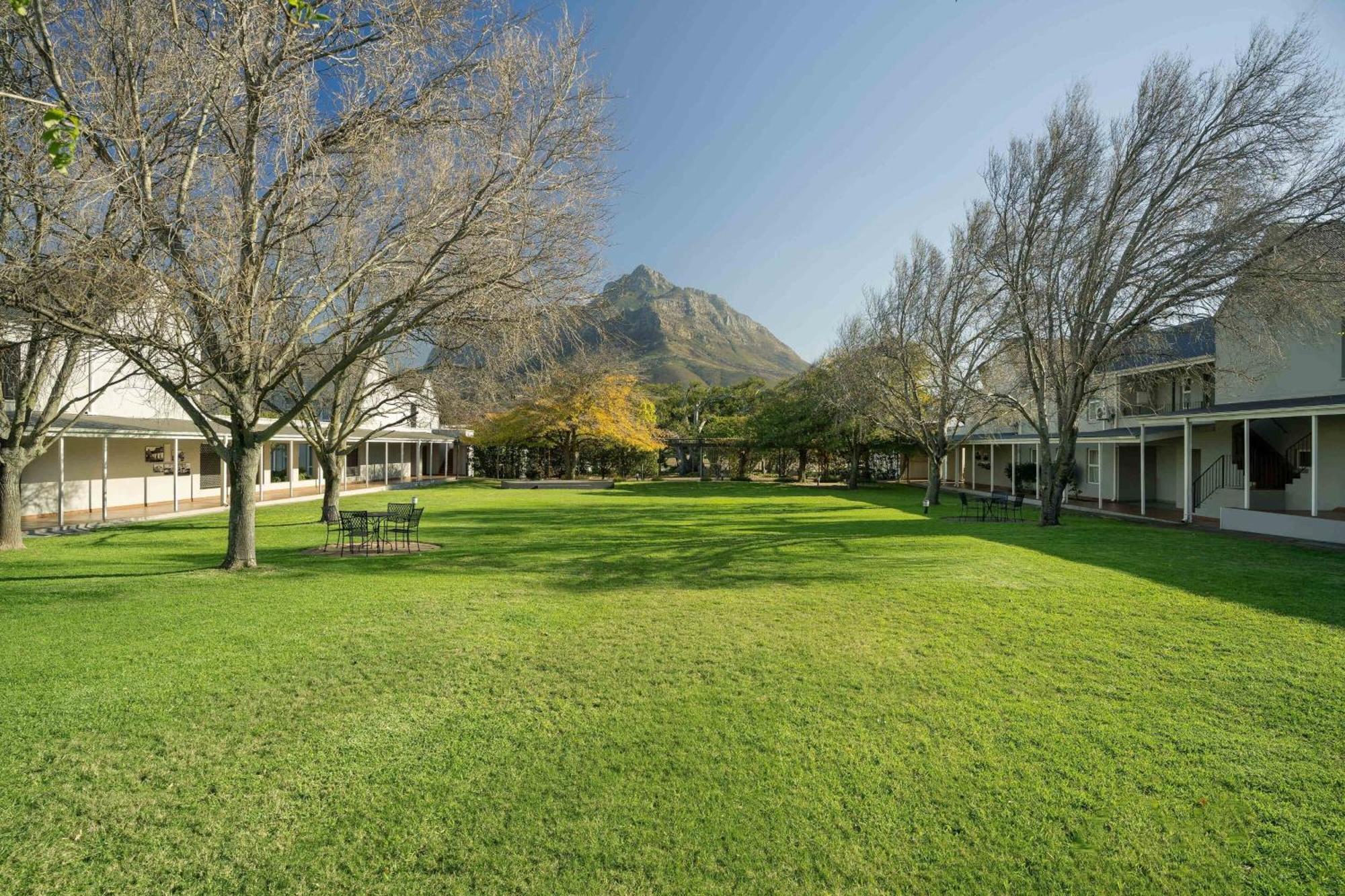 Protea Hotel By Marriott Cape Town Mowbray Exterior photo